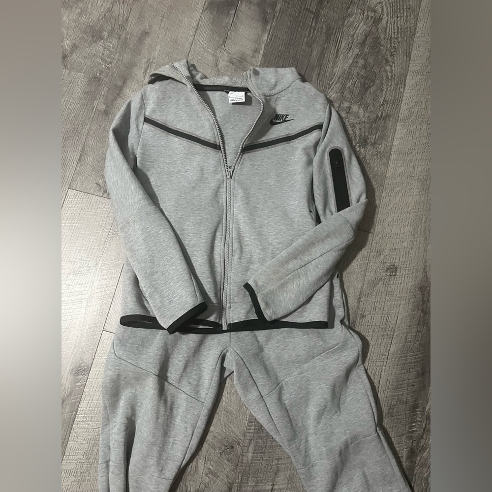 Nike tech youth large